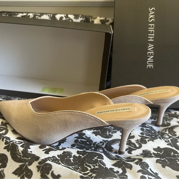 Saks Fifth Avenue Blush Suede Shoes, size 8.5 - Picture 9 of 9